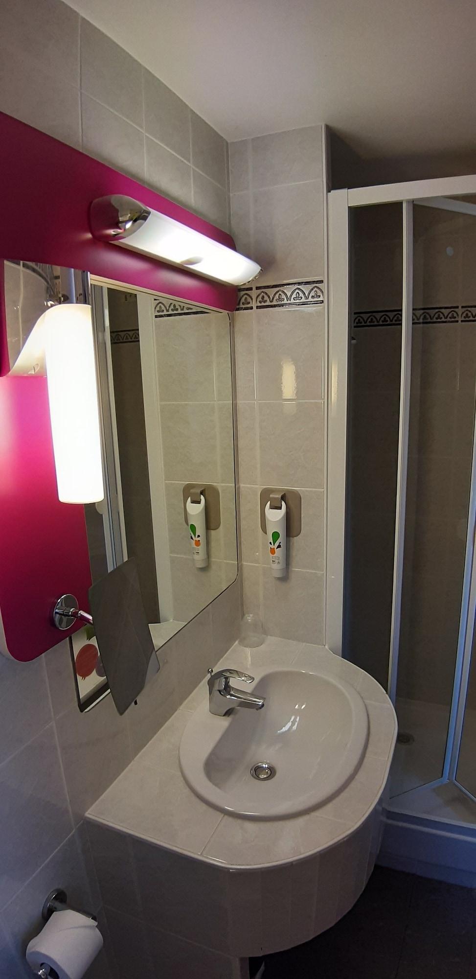 Ibis Styles Bourg En Bresse Bourg-en-Bresse Exterior foto